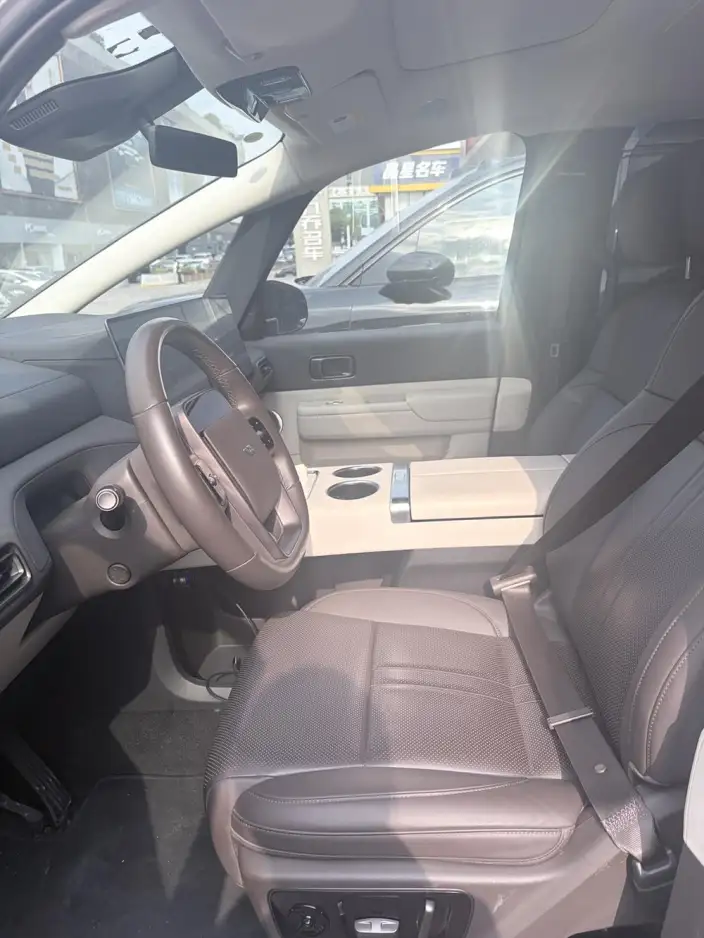 Li Auto MEGA 2024 Model Ultra Edition – фото 8