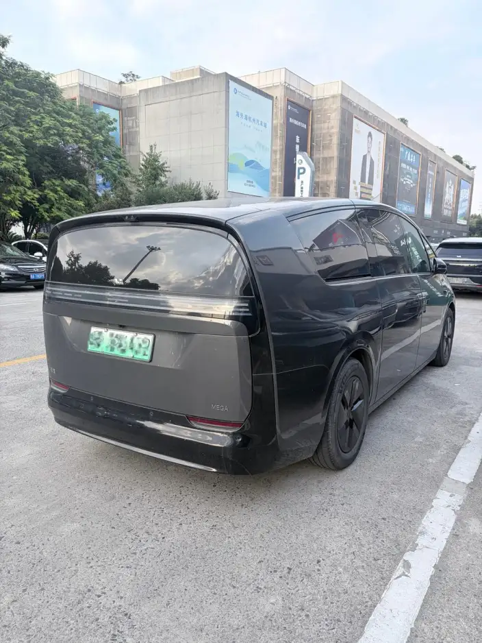 Li Auto MEGA 2024 Model Ultra Edition – фото 6