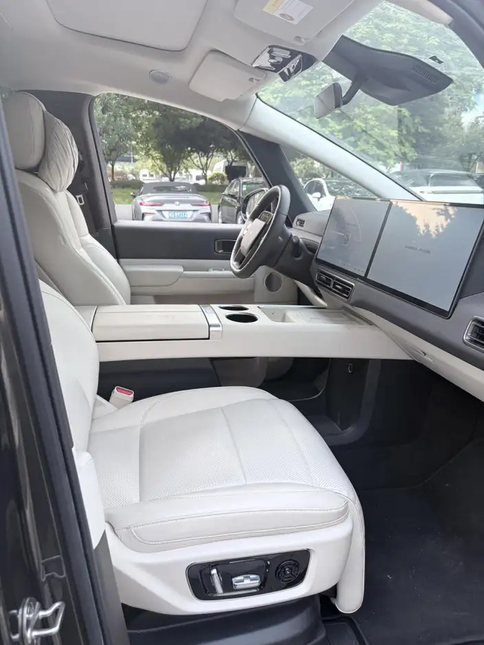 Li Auto MEGA 2024 Model Ultra Edition – фото 8