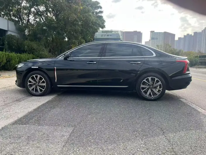 Hongqi H5 PHEV 2025 Model 130 Chao Hybrid Edition