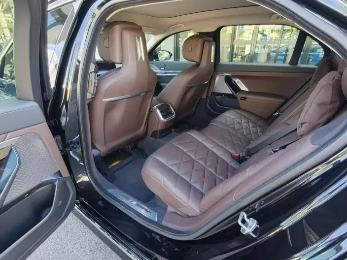 BMW 7 Series 2023 Model 735Li M Sports Set – фото 9