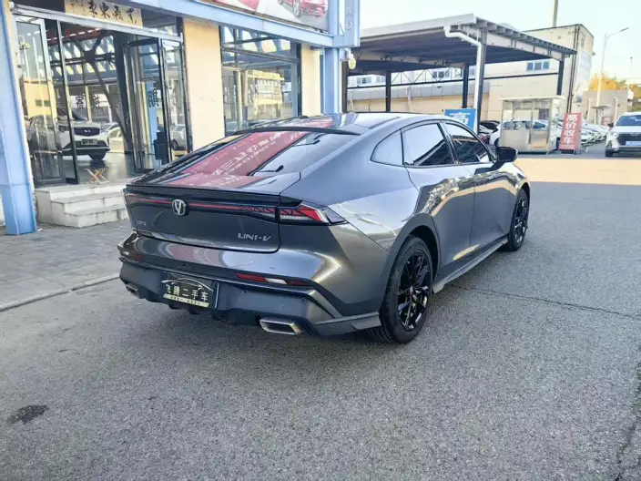 Changan UNI-V 2024 Model 1.5T Exclusive Model – фото 6