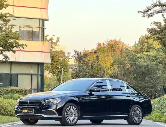 Mercedes-Benz E-Class 2023 Model E 300 L Luxury Model sedan – фото 1