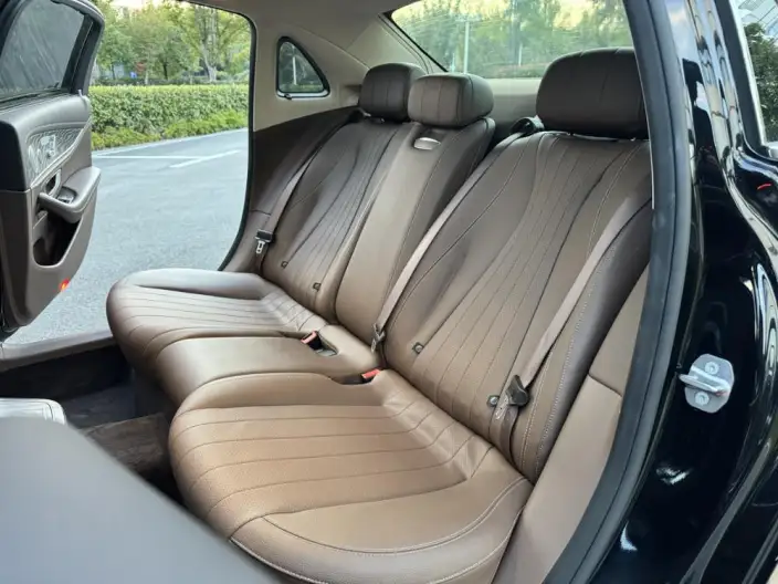 Mercedes-Benz E-Class 2023 Model E 300 L Luxury Model sedan – фото 10