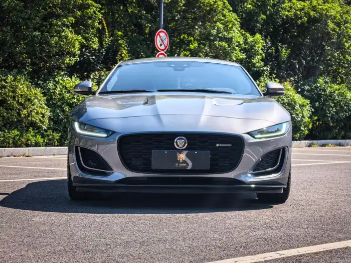 Jaguar F-TYPE 2023 Model P300 Hardtop Edition – фото 2