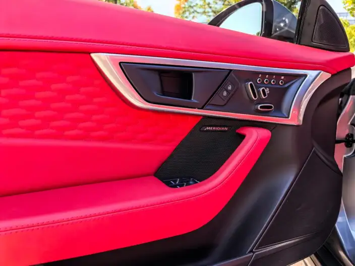 Jaguar F-TYPE 2023 Model P300 Hardtop Edition – фото 8