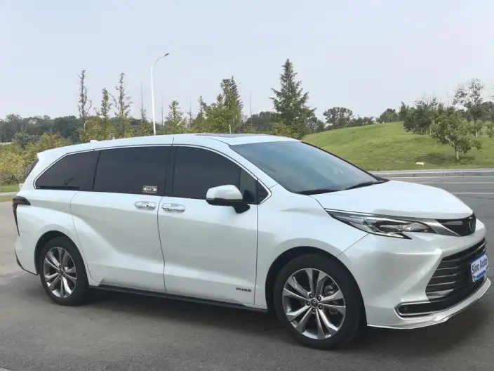Toyota Sienna 2023 Model Hybrid 2.5L Premium Edition