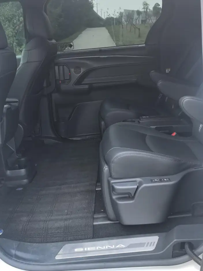 Toyota Sienna 2023 Model Hybrid 2.5L Premium Edition – фото 7