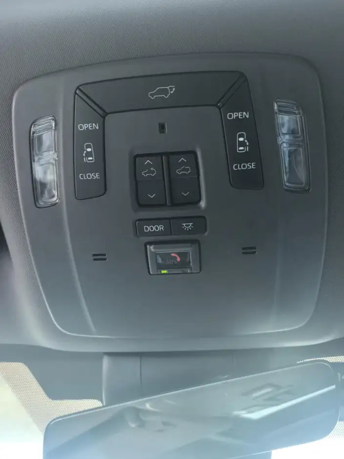 Toyota Sienna 2023 Model Hybrid 2.5L Premium Edition – фото 8
