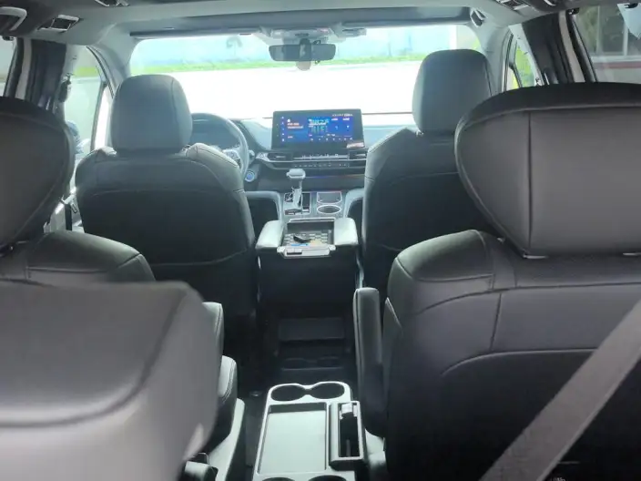 Toyota Sienna 2023 Model Hybrid 2.5L Premium Edition – фото 9