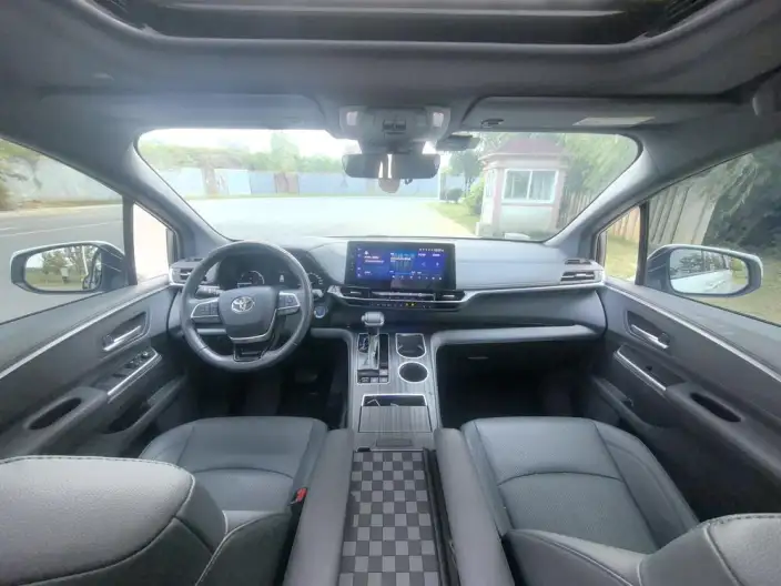 Toyota Sienna 2023 Model Hybrid 2.5L Premium Edition – фото 10