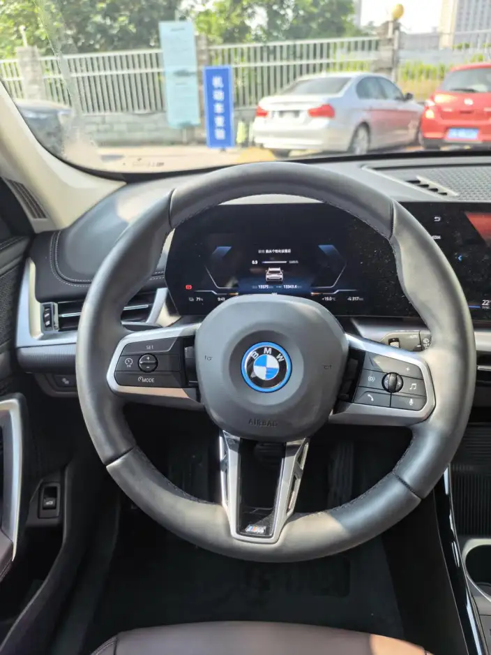 BMW iX 1 2025 Model eDrive25L M Sports Set – фото 9