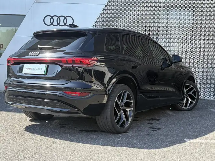AUDI Q6L e-tron 2026 Model First Edition Pilot Edition
