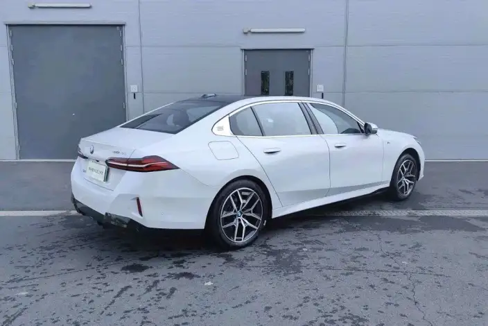 BMW i5 2025 Model eDrive40L M Sports Set – фото 5