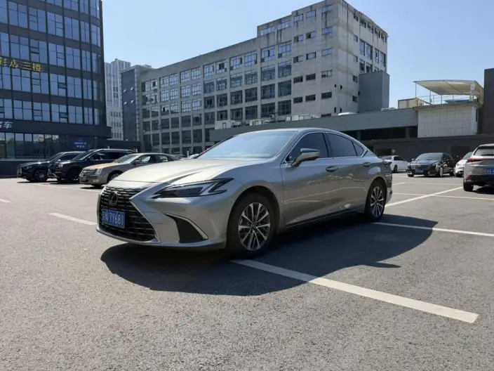 Lexus ES 2025 Model 200 Premium