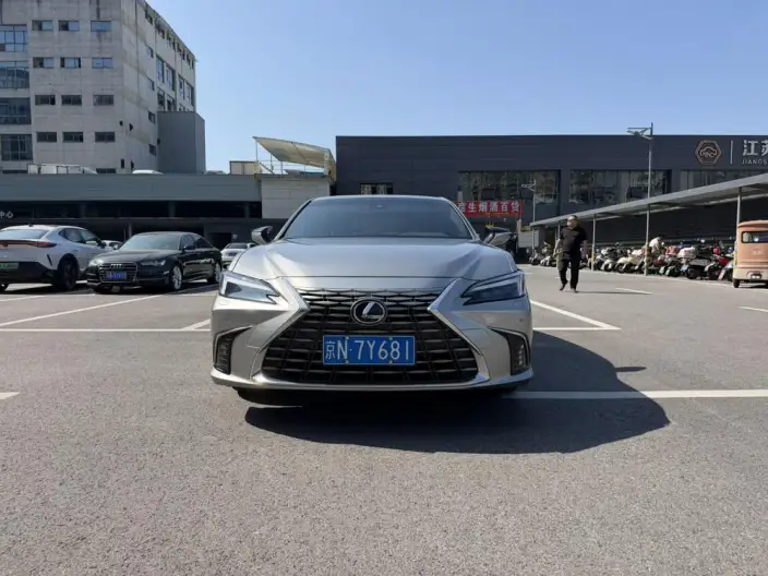 Lexus ES 2025 Model 200 Premium