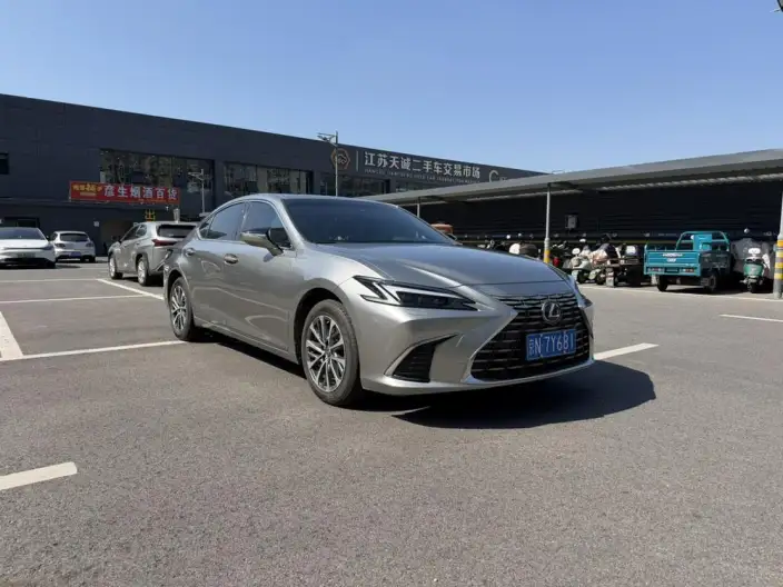 Lexus ES 2025 Model 200 Premium