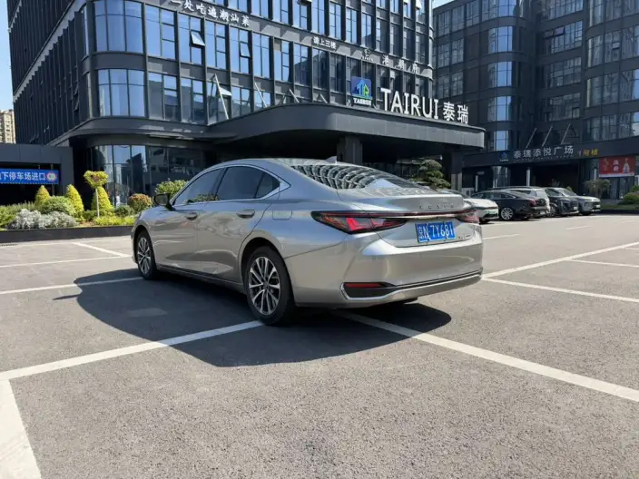 Lexus ES 2025 Model 200 Premium