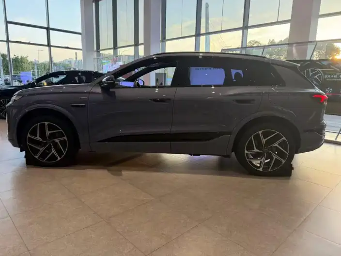 AUDI Q6L e-tron 2026 Model First Edition Pilot Edition