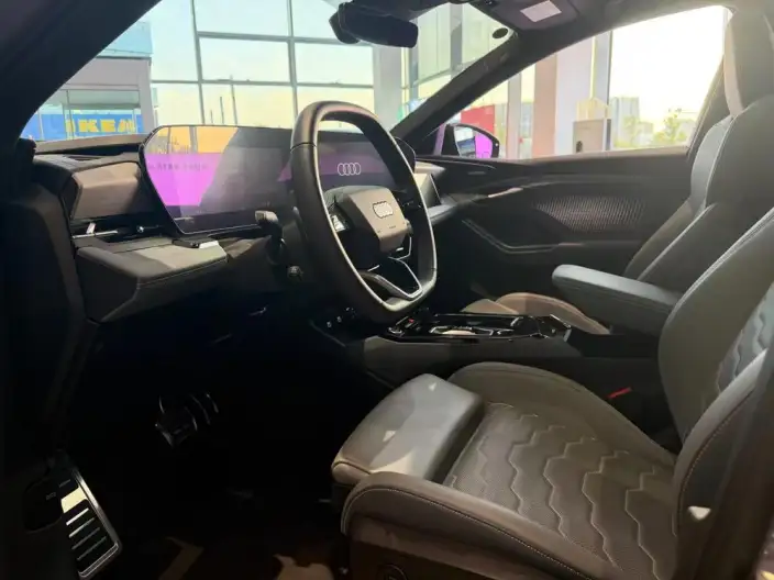 AUDI Q6L e-tron 2026 Model First Edition Pilot Edition – фото 7