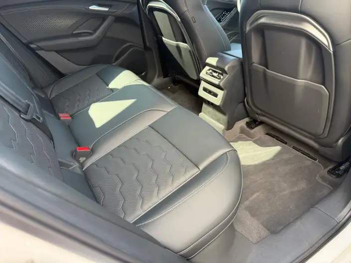 AUDI Q6L e-tron 2026 Model First Edition Pilot Edition – фото 6
