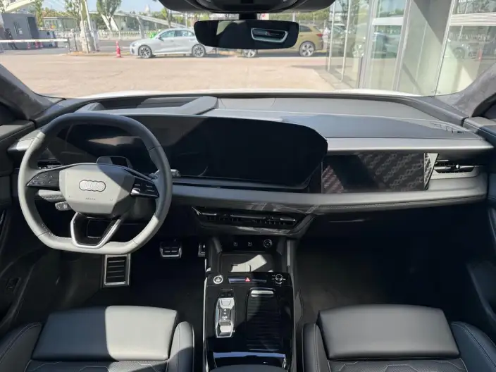 AUDI Q6L e-tron 2026 Model First Edition Pilot Edition – фото 7