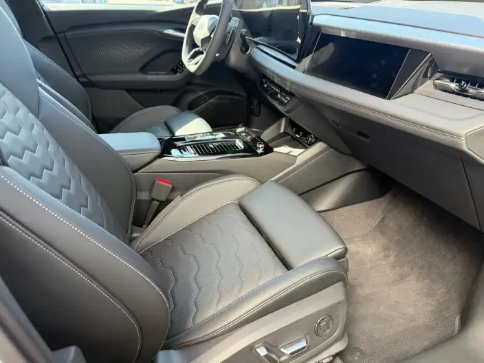 AUDI Q6L e-tron 2026 Model First Edition Pilot Edition – фото 9