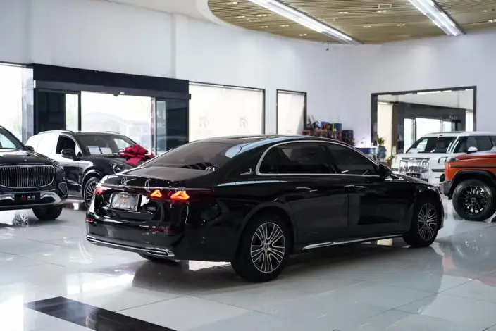 Mercedes-Benz E-Class 2024 Model E 260 L sedan – фото 7