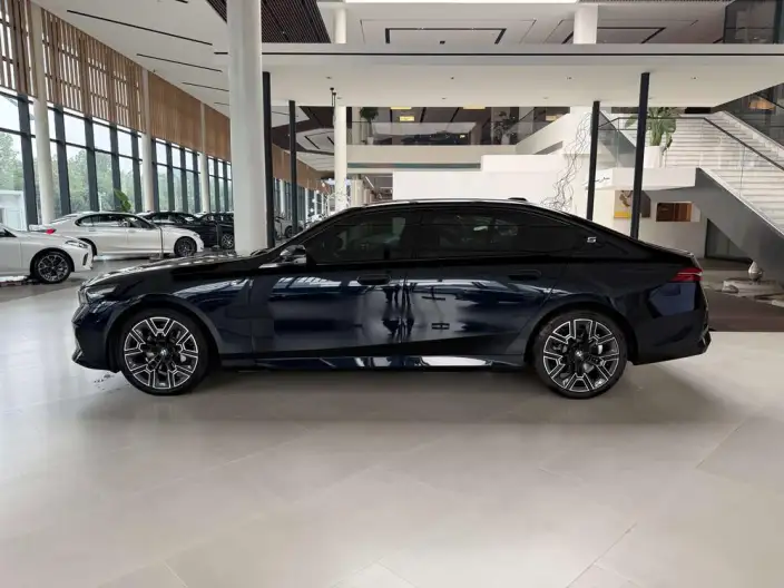 BMW 5 Series 2024 Model 530Li Exclusive Model M Sports Set