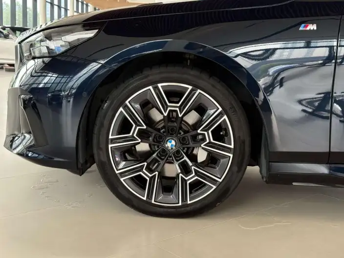 BMW 5 Series 2024 Model 530Li Exclusive Model M Sports Set – фото 8