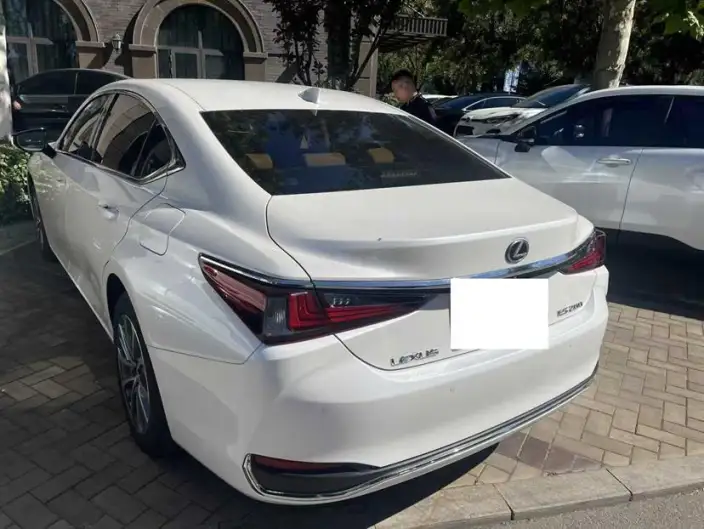 Lexus ES 2022 Model 200 Superior Edition