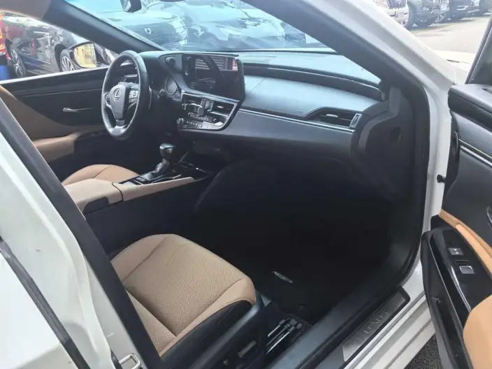 Lexus ES 2022 Model 200 Superior Edition – фото 6