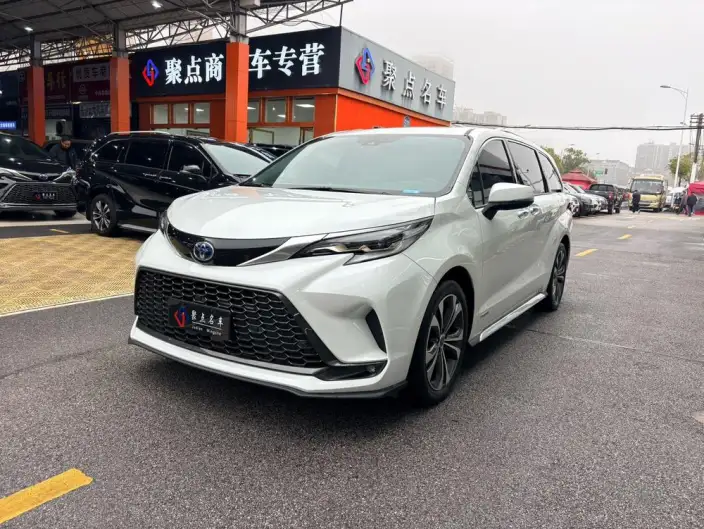 Granvia 2023 Model Intelligent Hybrid 2.5L Noble PLUS