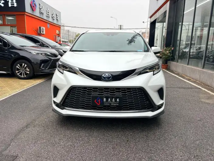 Granvia 2023 Model Intelligent Hybrid 2.5L Noble PLUS