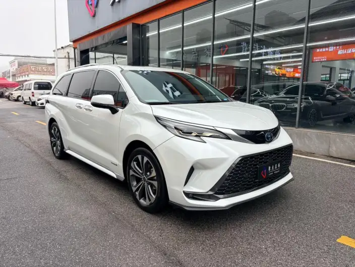 Granvia 2023 Model Intelligent Hybrid 2.5L Noble PLUS