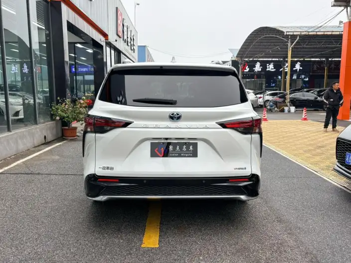 Granvia 2023 Model Intelligent Hybrid 2.5L Noble PLUS – фото 5