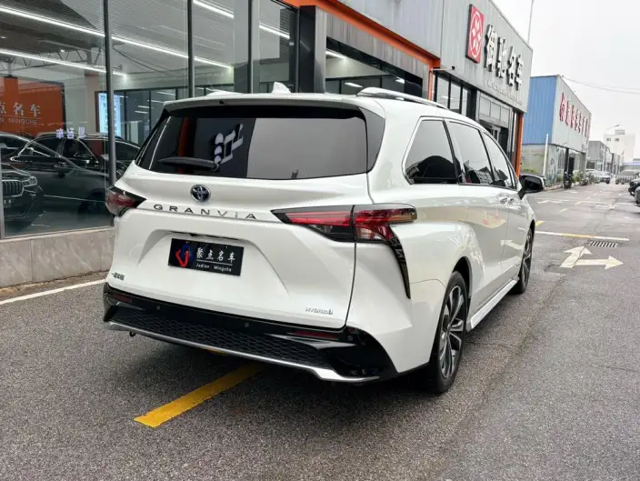 Granvia 2023 Model Intelligent Hybrid 2.5L Noble PLUS – фото 6