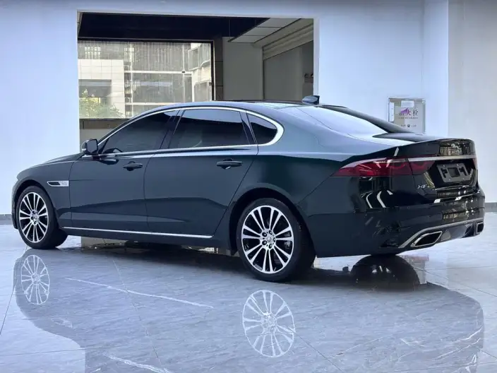 Jaguar XFL 2025 Model 2.0T P250 2WD Exclusive Deluxe Edition