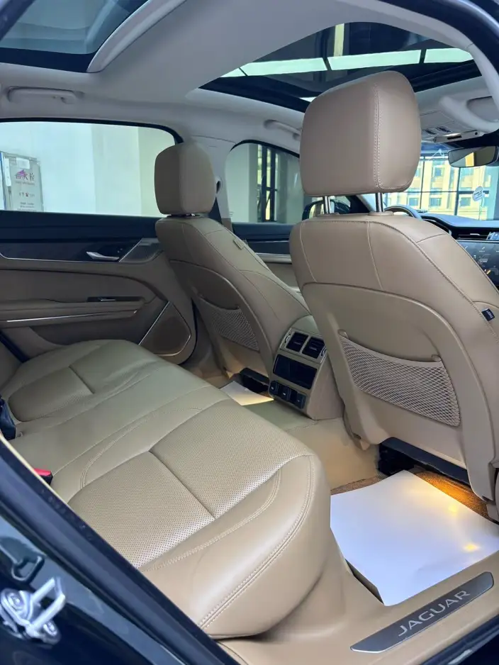 Jaguar XFL 2025 Model 2.0T P250 2WD Exclusive Deluxe Edition – фото 9