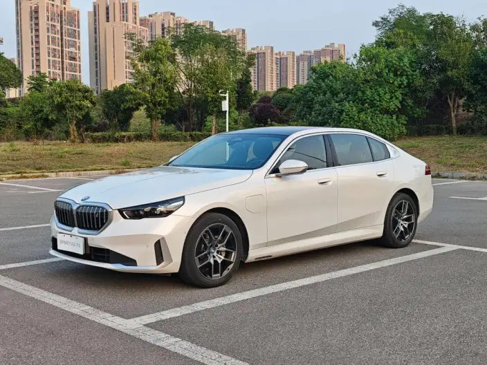 BMW i5 2024 Model eDrive35L Luxury Set