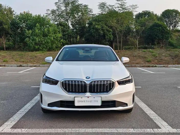 BMW i5 2024 Model eDrive35L Luxury Set