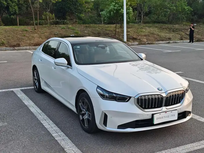 BMW i5 2024 Model eDrive35L Luxury Set
