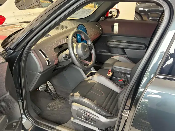 MINI JCW COUNTRYMAN 2024 Model 2.0T JOHN COOPER WORKS ALL4 – фото 9