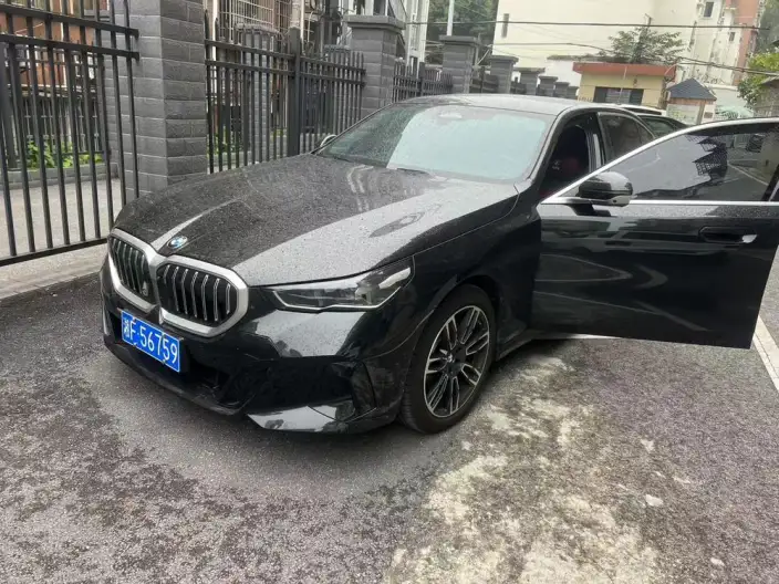 BMW 5 Series 2026 Model 530Li Leading Model M Sports Set – фото 1
