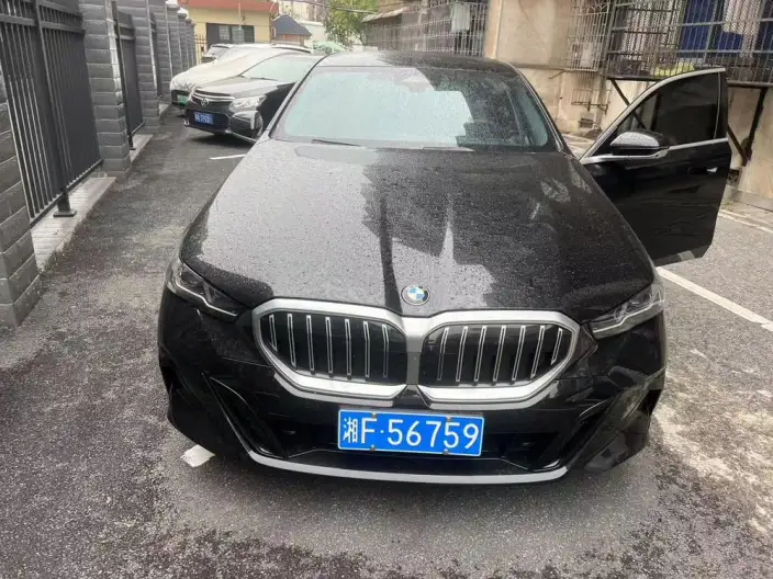 BMW 5 Series 2026 Model 530Li Leading Model M Sports Set – фото 2