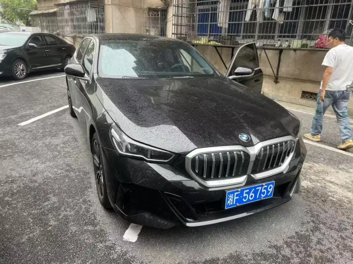 BMW 5 Series 2026 Model 530Li Leading Model M Sports Set – фото 3