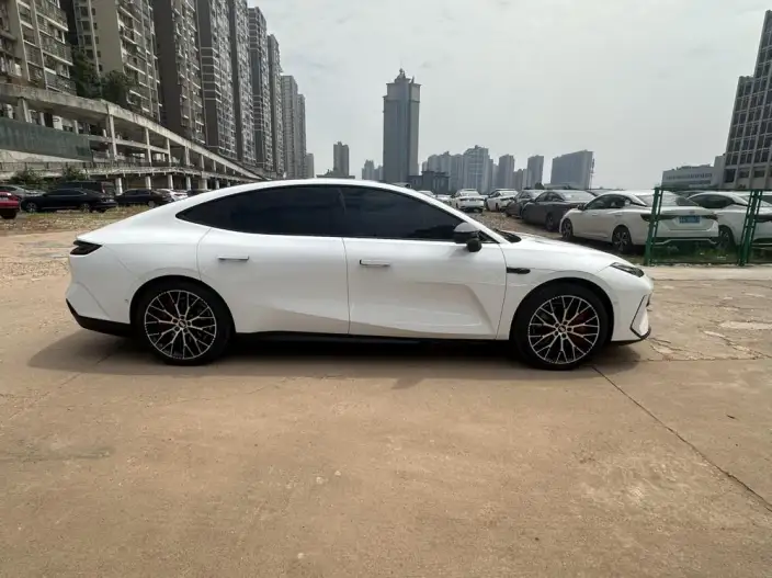 Geely Galaxy E8 2025 Model 620km 4WD Galaxy LiDAR Edition – фото 7