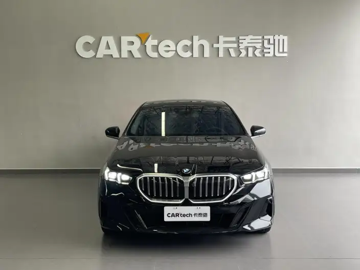 BMW 5 Series 2026 Model 530Li Leading Model M Sports Set – фото 2