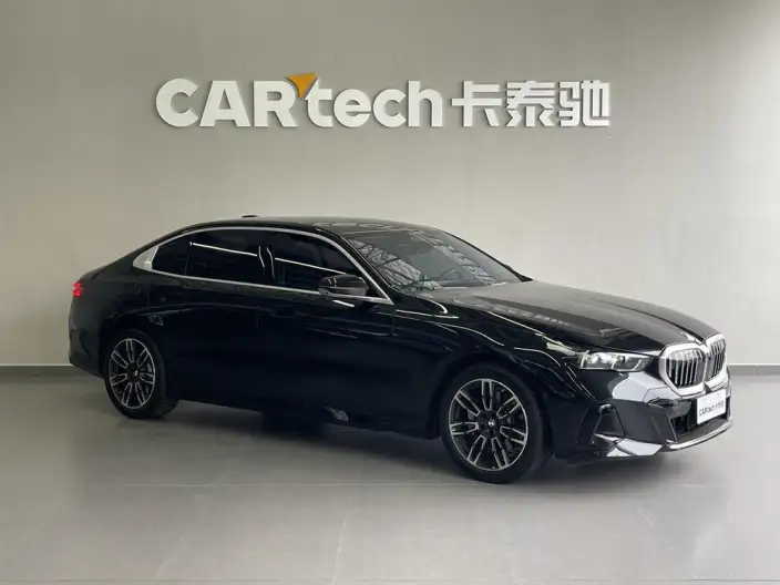 BMW 5 Series 2026 Model 530Li Leading Model M Sports Set – фото 3