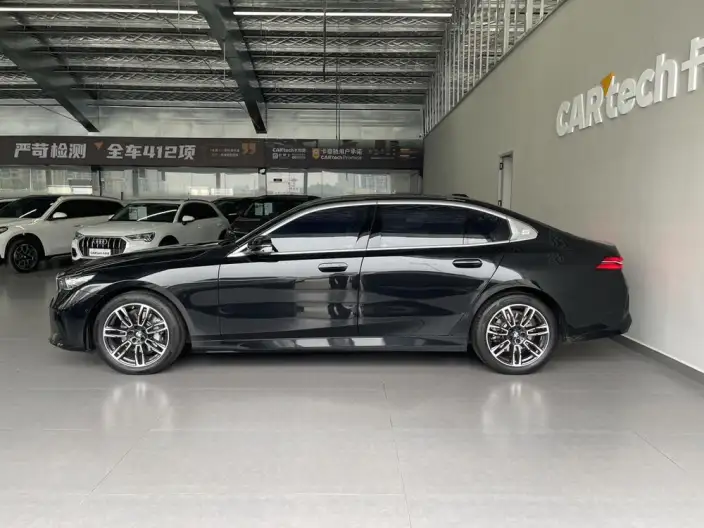 BMW 5 Series 2026 Model 530Li Leading Model M Sports Set – фото 4